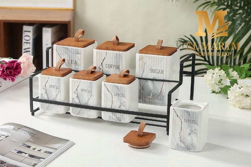 Spices set 8 pieces with wooden lid